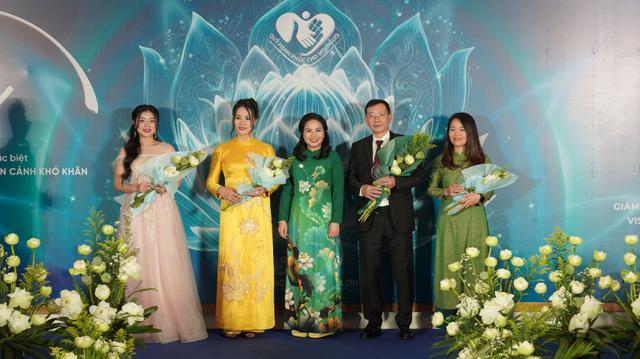 Hình ảnh các thành viên sáng lập Quỹ tại Chương trình nghệ thuật đặc biệt "Thiện" 